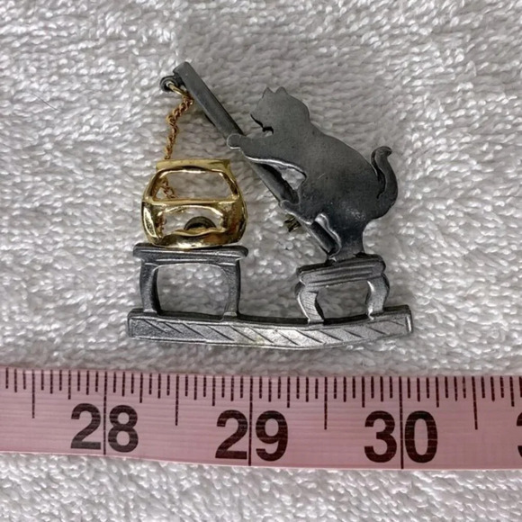 Vintage Grey Metal With Gold Accents Fishing Cat Pin  Brooch - Picture 9 of 9
